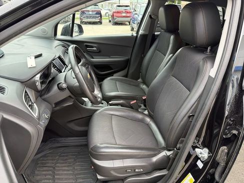 Used 2020 Chevrolet Trax LT w/ LT Convenience Package AWD/4WD image 13