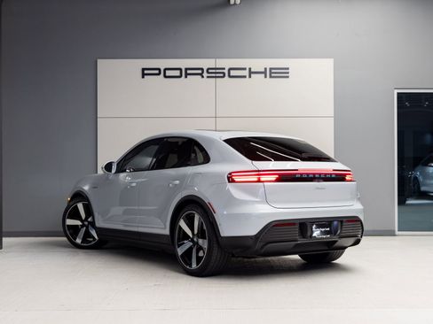 Certified 2025 Porsche Macan Electric image 3