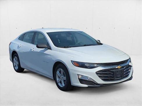 Used 2020 Chevrolet Malibu LS image 3