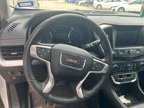 Used 2022 GMC Terrain SLE w/ Driver Convenience Package image 5
