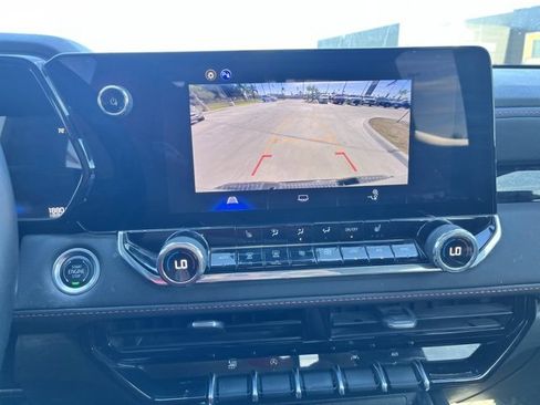 Used 2025 Chevrolet Colorado Z71 w/ Midnight Edition image 13