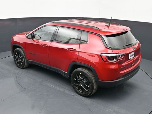 New 2026 Jeep Compass Latitude image 17