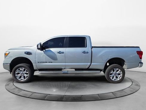 Used 2019 Nissan Titan SV w/ SV Convenience Package AWD/4WD image 2