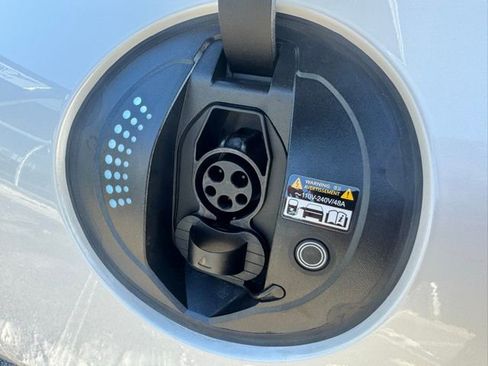 Used 2023 Genesis GV60 Advanced image 15