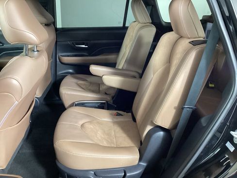 Used 2025 Toyota Grand Highlander AWD Hybrid image 24