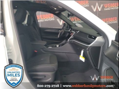 New 2025 Jeep Grand Cherokee L Laredo w/ Luxury Tech Group I image 5