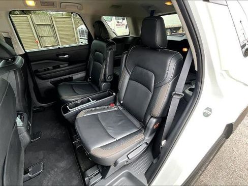 Certified 2024 Nissan Pathfinder SL w/ SL Premium Package image 19