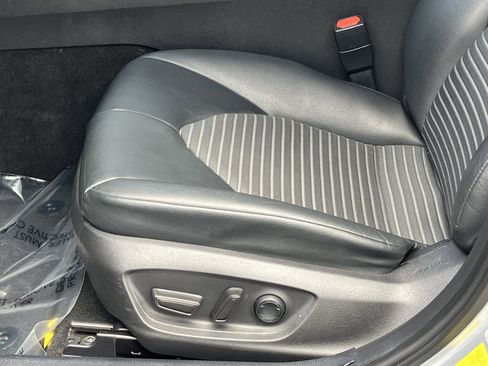 Used 2022 Toyota Camry SE w/ Carpet Mat Package (TMS) FWD image 17