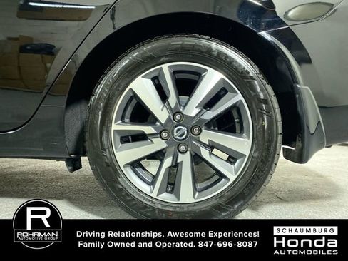 Used 2022 Nissan Versa SV image 5