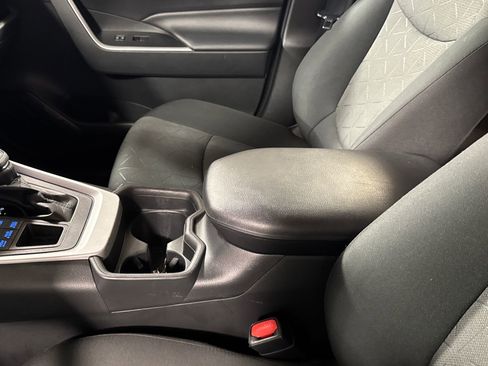 Used 2020 Toyota RAV4 XLE w/ XLE Grade Weather Package AWD/4WD image 25