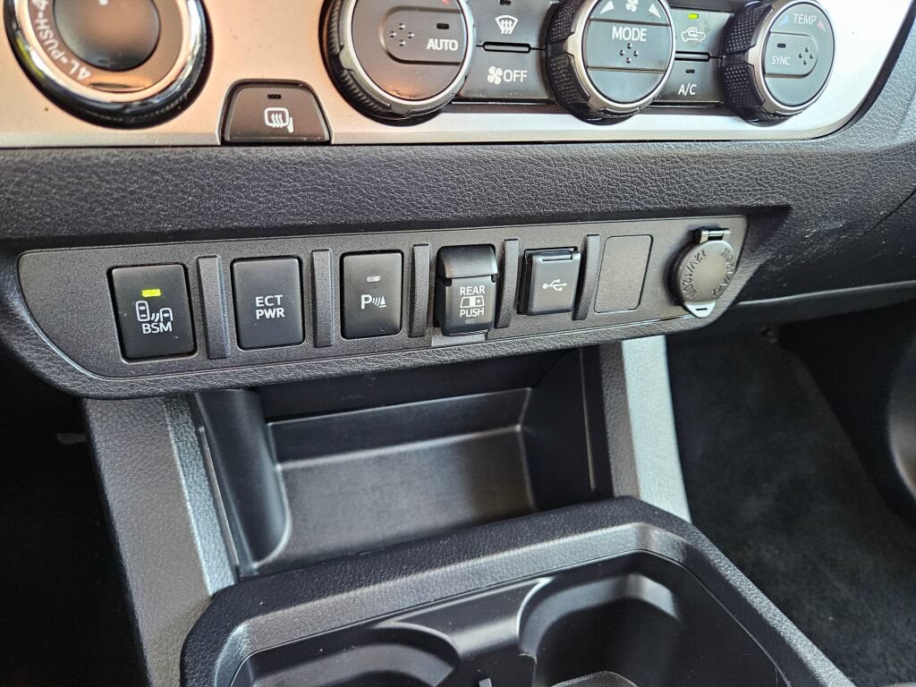 Used 2021 Toyota Tacoma SR5 AWD/4WD image 24