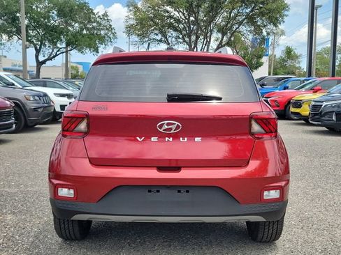 Used 2024 Hyundai Venue SEL FWD image 7