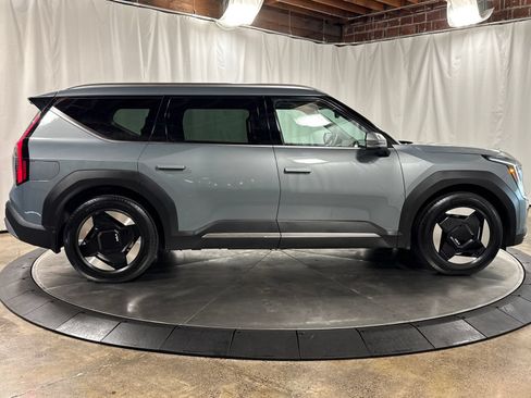 Certified 2024 Kia EV9 Wind AWD/4WD image 9