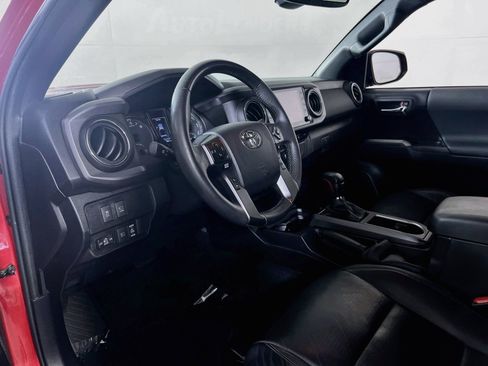 Used 2021 Toyota Tacoma TRD Sport w/ TRD Premium Sport Package AWD/4WD image 9