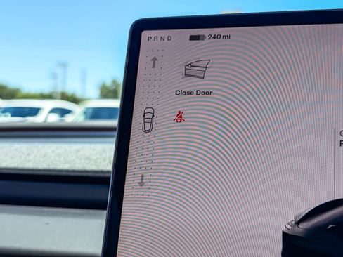 Used 2025 Tesla Model 3 Long Range RWD image 18