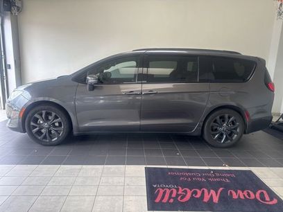 Used 2018 Chrysler Pacifica Limited w/ Advanced Safetytec Group