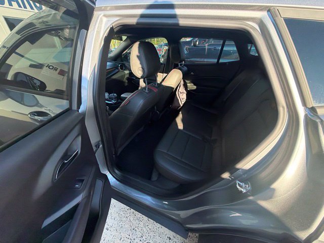 Used 2025 Chevrolet Trax RS w/ Driver Confidence Package FWD image 40