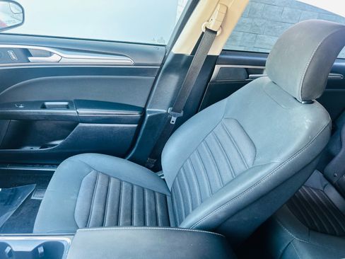 Used 2018 Ford Fusion SE FWD image 15