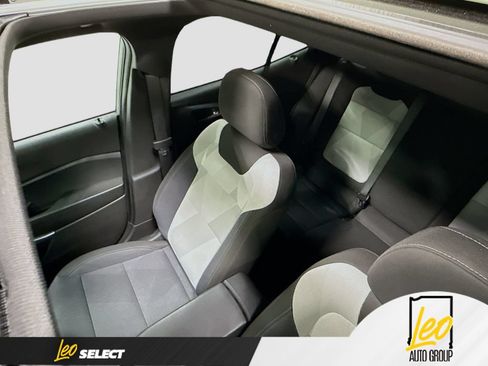 Used 2024 Chevrolet Trax RS w/ Sunroof Package FWD image 24