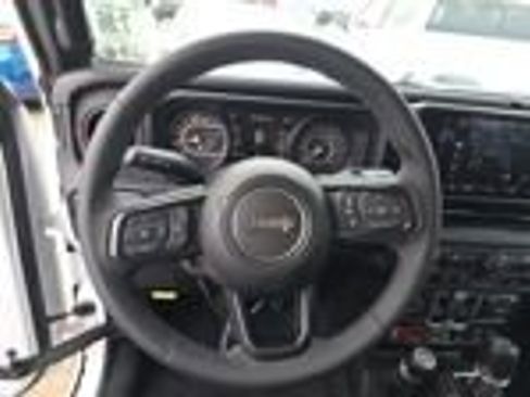 Used 2026 Jeep Wrangler Unlimited Rubicon AWD/4WD image 6