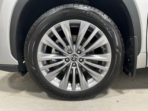 Used 2021 Toyota Highlander Platinum image 25