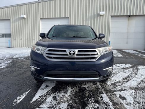 Used 2011 Toyota Highlander 4WD w/ Tech Pkg image 2