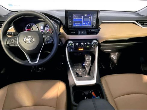 Used 2019 Toyota RAV4 XLE Premium AWD/4WD image 16