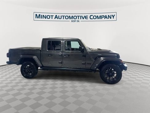 Used 2024 Jeep Gladiator Sport AWD/4WD image 9