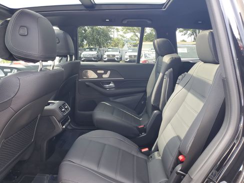 New 2026 Mercedes-Benz GLS 580 4MATIC image 12