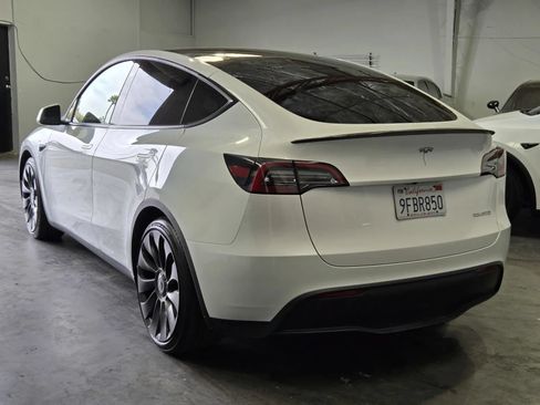 Used 2023 Tesla Model Y Performance AWD/4WD image 2