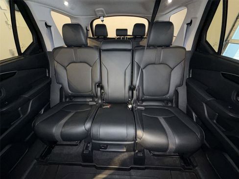 Used 2023 Honda Pilot Touring image 24