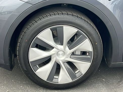 Used 2023 Tesla Model Y Long Range AWD/4WD image 8