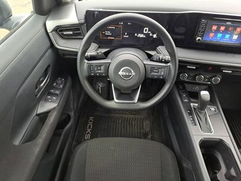 Used 2025 Nissan Kicks S image 11