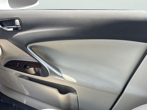 Used 2011 Lexus IS 250 w/ Premium Pkg Value Edition RWD image 17