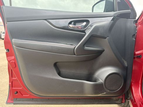 Used 2020 Nissan Rogue Sport SV FWD image 12