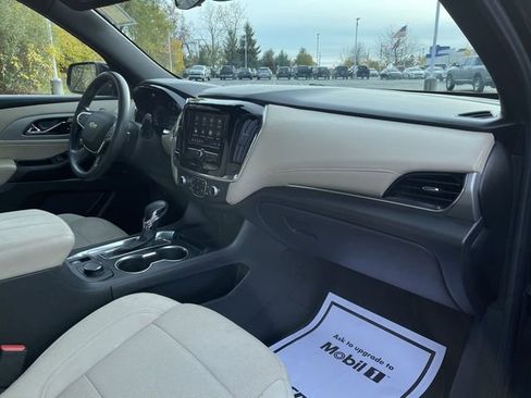 Used 2022 Chevrolet Traverse LS image 28