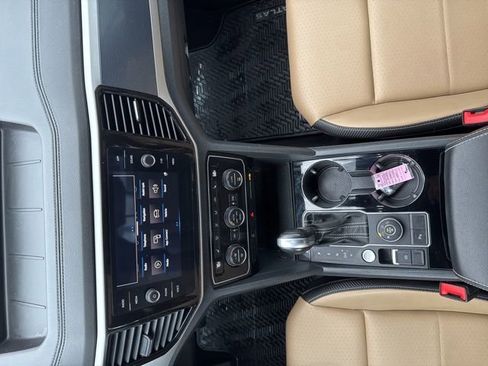 Used 2023 Volkswagen Atlas Cross Sport SE image 30