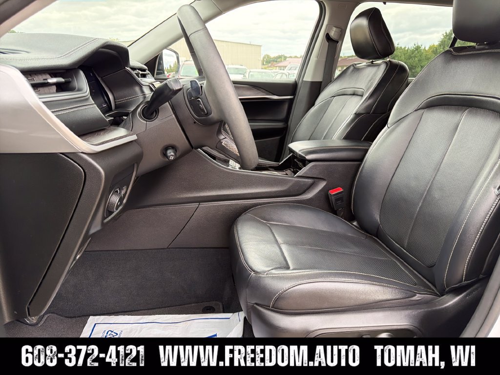 Used 2023 Jeep Grand Cherokee L Limited w/ Luxury Tech Group II AWD/4WD image 24
