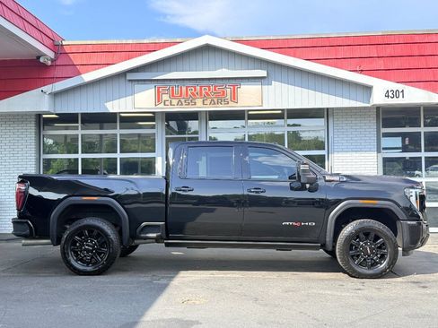 Used 2025 GMC Sierra 2500 AT4 w/ AT4 Premium Plus Package AWD/4WD image 2