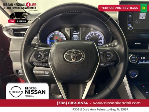 Used 2022 Toyota Venza LE image 18