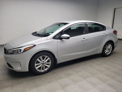 Used 2017 Kia Forte LX w/ LX Popular Package FWD image 2