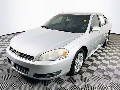 Used 2011 Chevrolet Impala LT w/ Luxury Edition Package FWD image 4