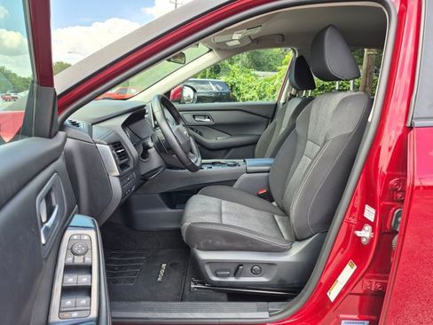 Used 2025 Nissan Rogue SV AWD/4WD image 16