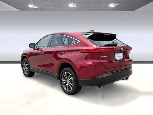 Used 2022 Toyota Venza LE AWD/4WD image 3