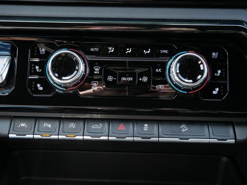 New 2026 GMC Sierra 1500 AT4 w/ Technology Package AWD/4WD image 8