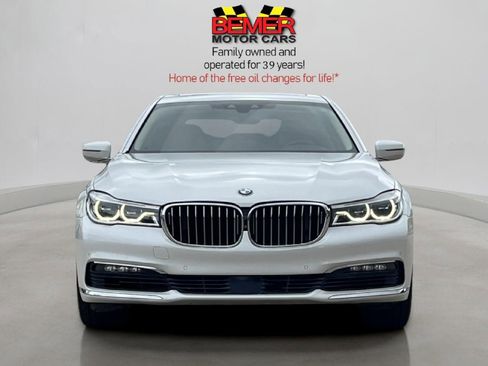 Used 2016 BMW 750i RWD image 8