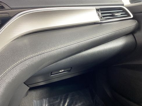 Used 2018 Toyota Camry SE w/ Moonroof Package FWD image 37