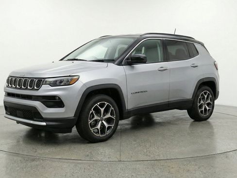 Used 2025 Jeep Compass Limited AWD/4WD image 3
