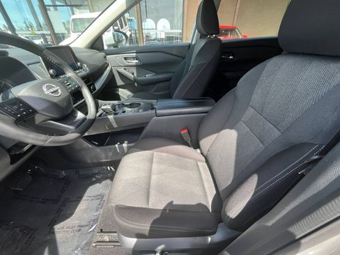 Used 2025 Nissan Rogue SV FWD image 24