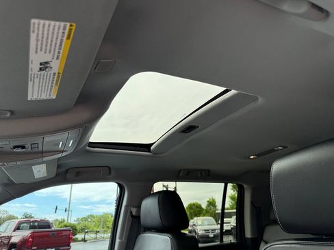 Used 2019 Chevrolet Suburban Premier AWD/4WD image 17